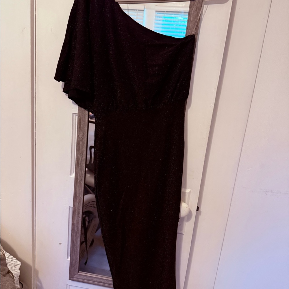 Main Strip Red One-Shoulder Ruched Cocktail Dress - Picture 2 of 4
